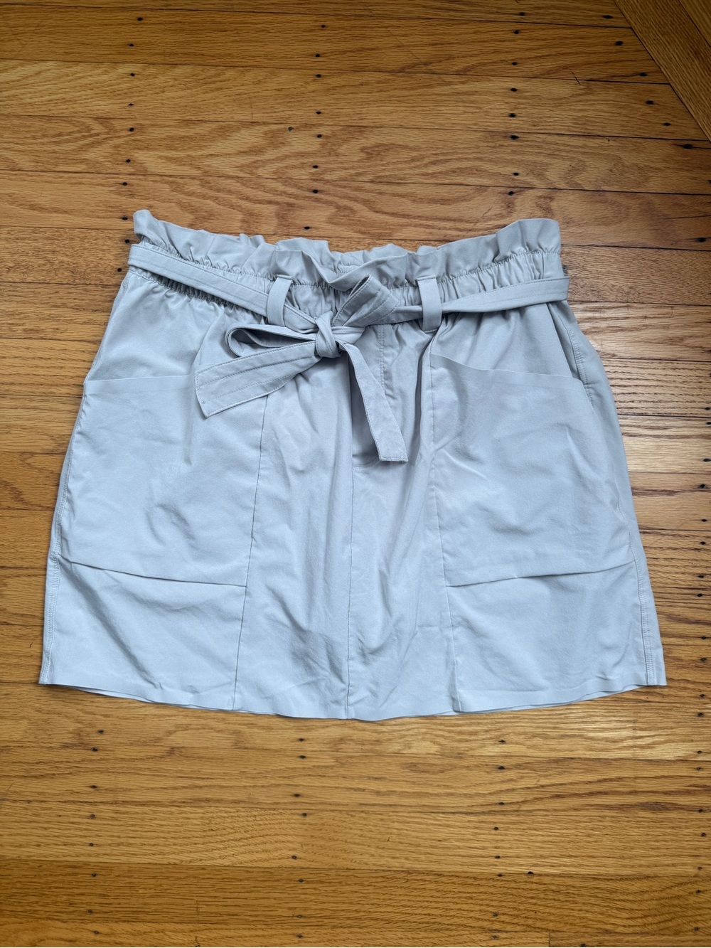 Athleta Beige/Gray Paperbag Waist Mini Skirt with Tie Belt